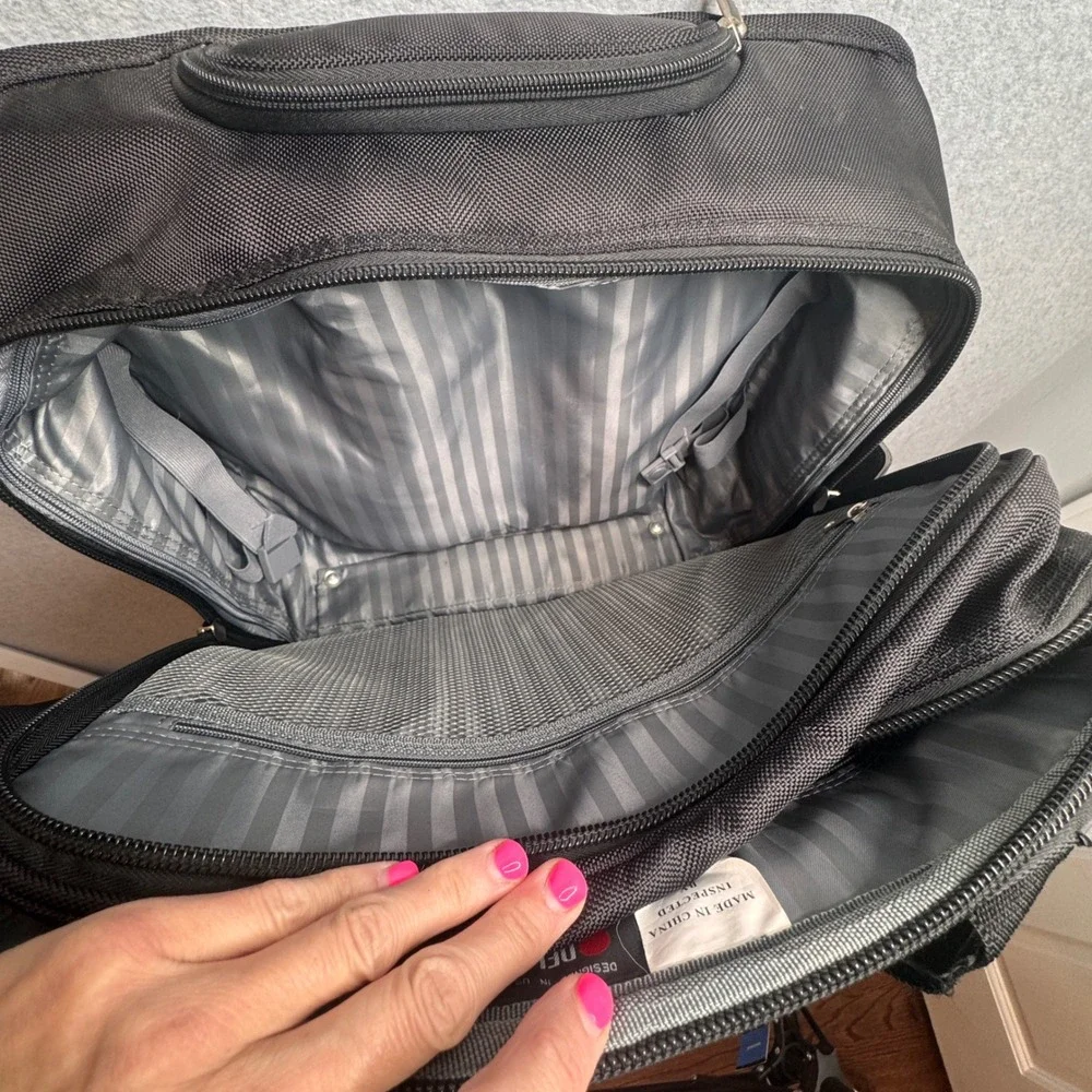 DELSEY Carry On‎ Helium Superlite Lightweight Wheel Rolling Tote Suitcase Black